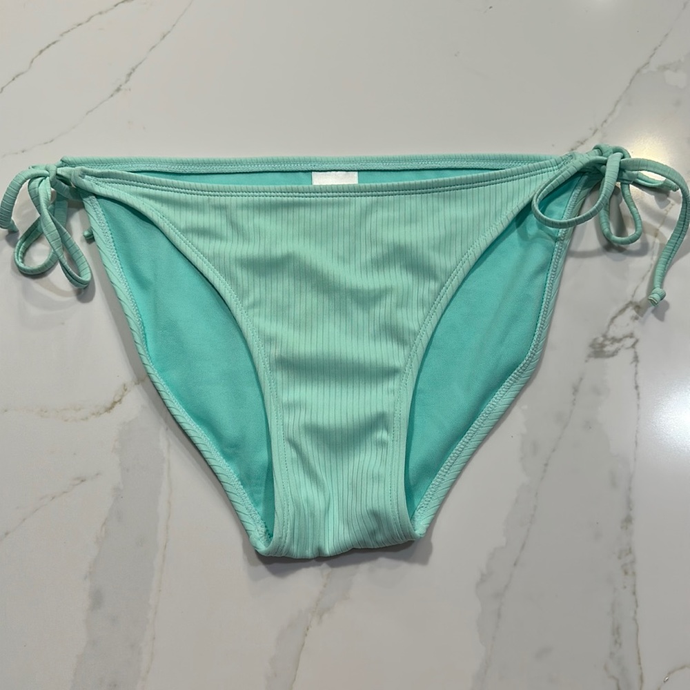 Target bikini bottom Size : L
